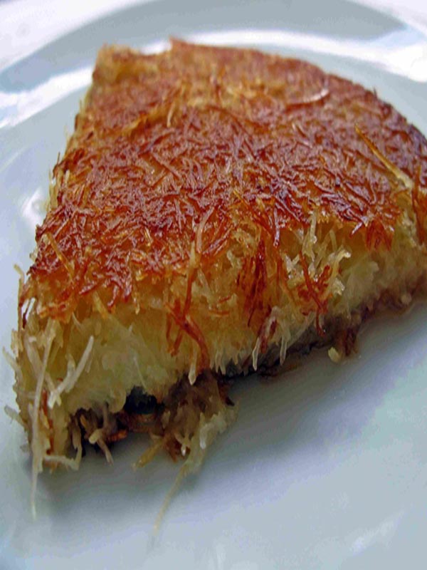 Künefe, Gaziantep yöresinde sıkça tüketilen tatlı türlerindendir.