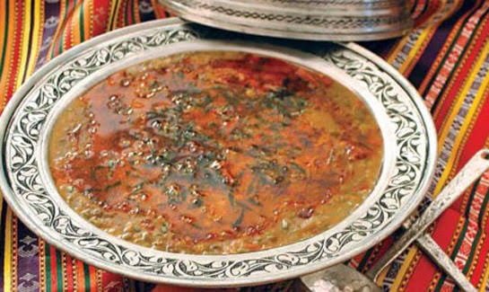 Maş çorbası kış mevsiminde tüketilen bir yemektir. Yine alaca çorba da olduğu gibi bayat ekmek ve turşu ile birlikte tüketilebilir. Sağlıklı ve doyurucudur