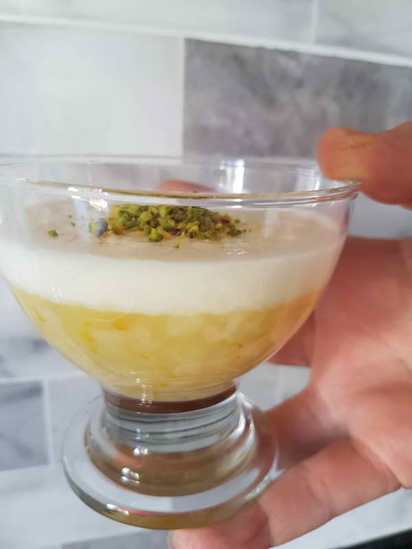 zerdeli sütlaç tarifi Yüzünü toz Antep fıstığı ile süsleyip buzdolabında muhafaza edin